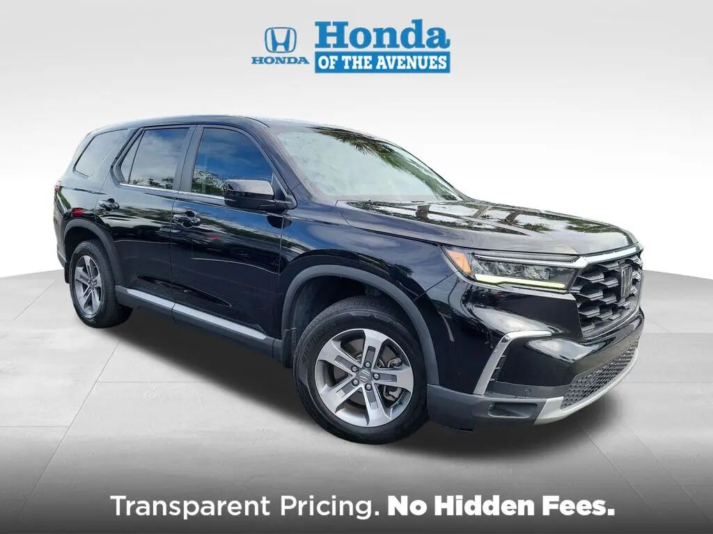 2024 Honda Pilot EX-L w/Rear Captain's Chairs — photo 1 of 13