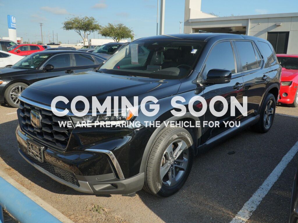 2024 Honda Pilot EX-L w/Rear Captain's Chairs — photo 1 of 5