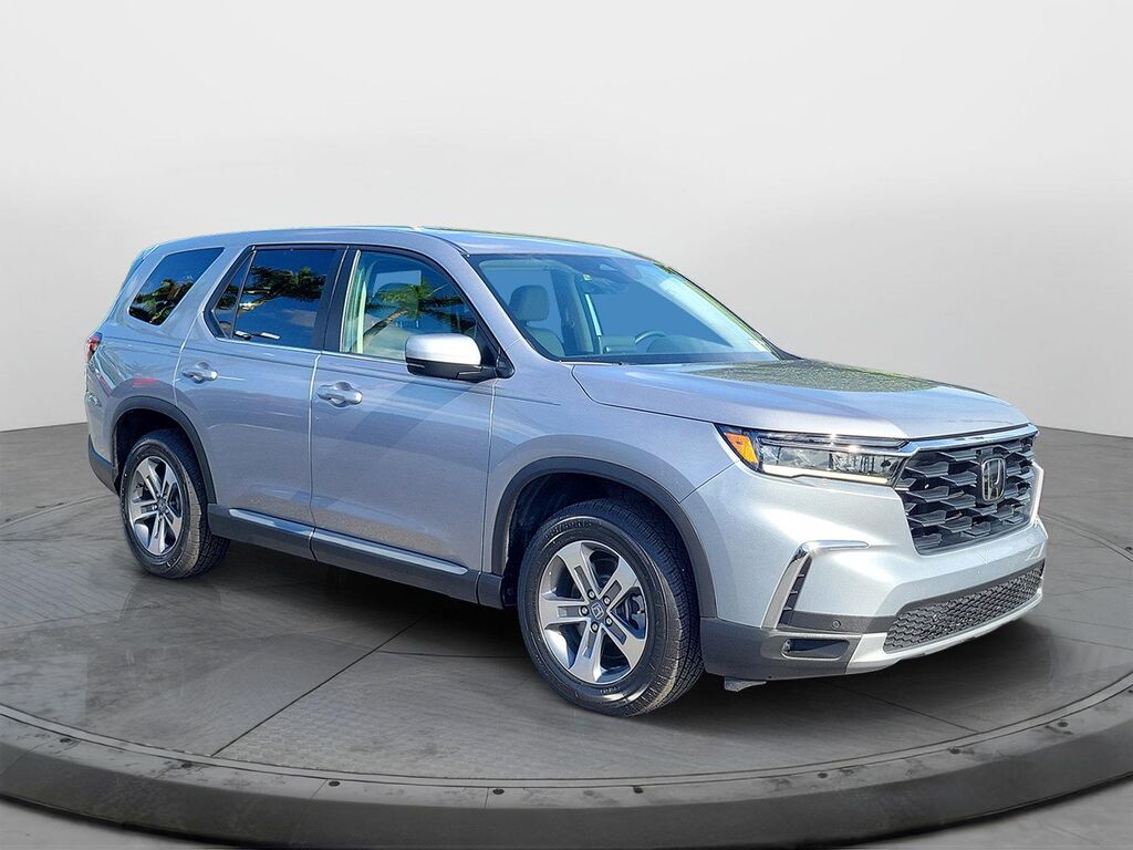 2024 Honda Pilot EX-L w/Rear Captain's Chairs — photo 1 of 13