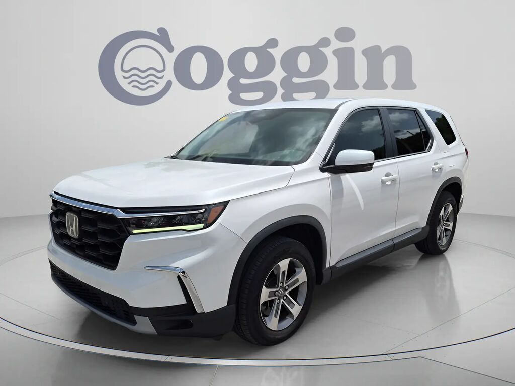2023 Honda Pilot EX-L w/Rear Captain's Chairs — photo 1 of 13