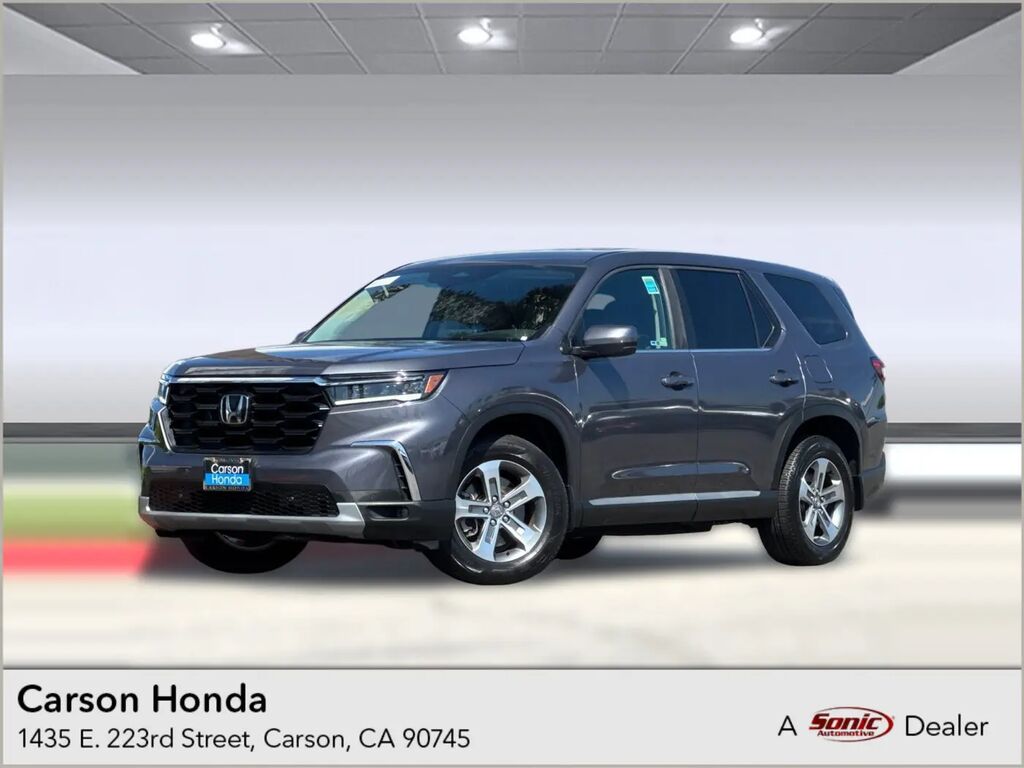 2024 Honda Pilot EX-L w/Rear Captain's Chairs — photo 1 of 13