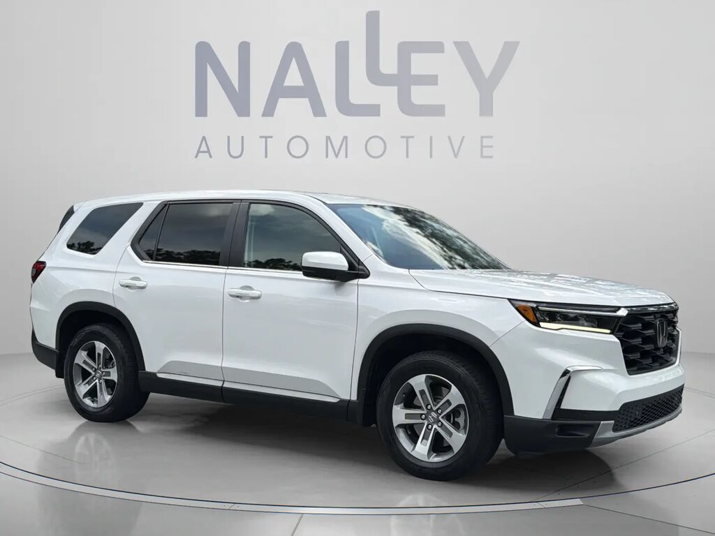 2024 Honda Pilot EX-L w/Rear Captain's Chairs — photo 1 of 13
