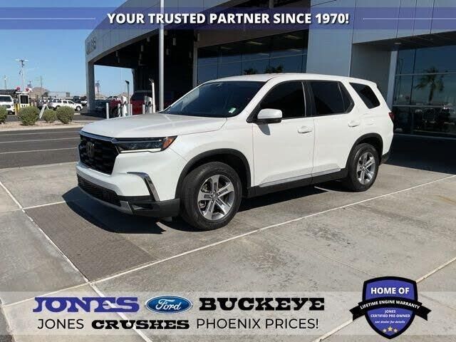 2024 Honda Pilot EX-L w/Rear Captain's Chairs — photo 1 of 1