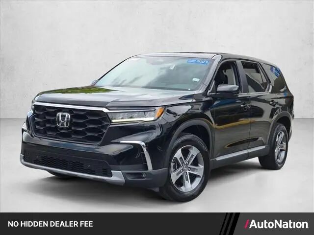 2023 Honda Pilot EX-L w/Rear Captain's Chairs — photo 1 of 1