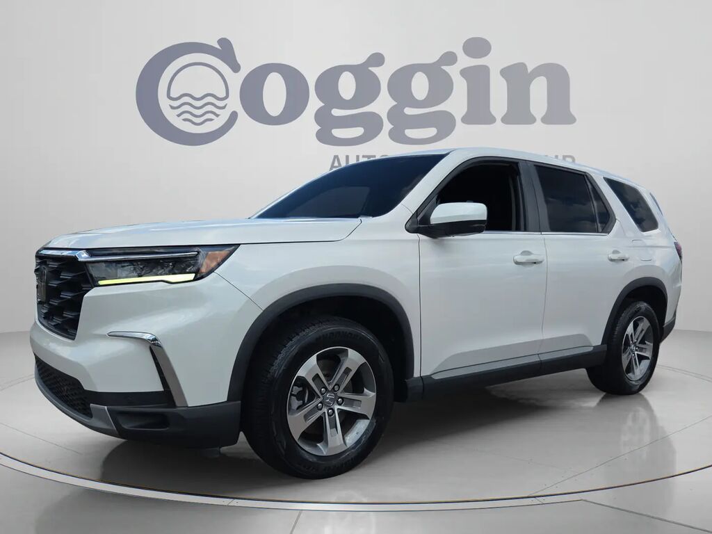 2024 Honda Pilot EX-L w/Rear Captain's Chairs — photo 1 of 14