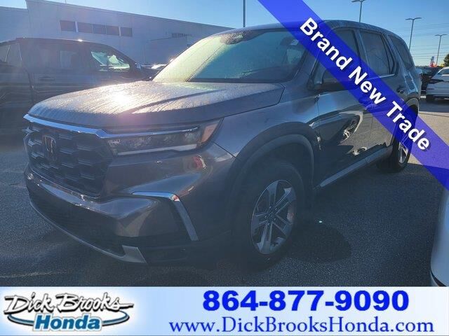 2024 Honda Pilot EX-L w/Rear Captain's Chairs