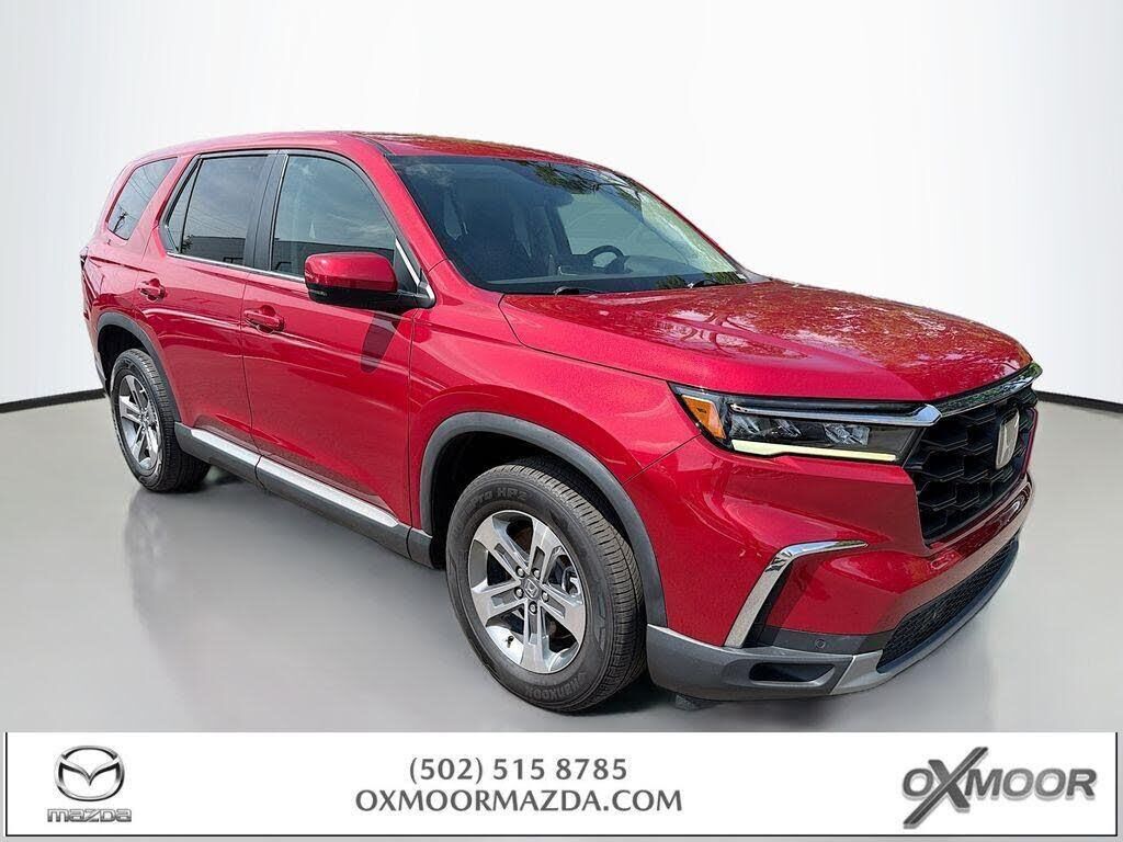 2023 Honda Pilot EX-L w/Rear Captain's Chairs — photo 1 of 1