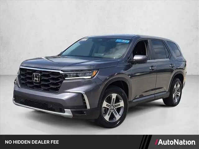 2023 Honda Pilot EX-L w/Rear Captain's Chairs — photo 1 of 13