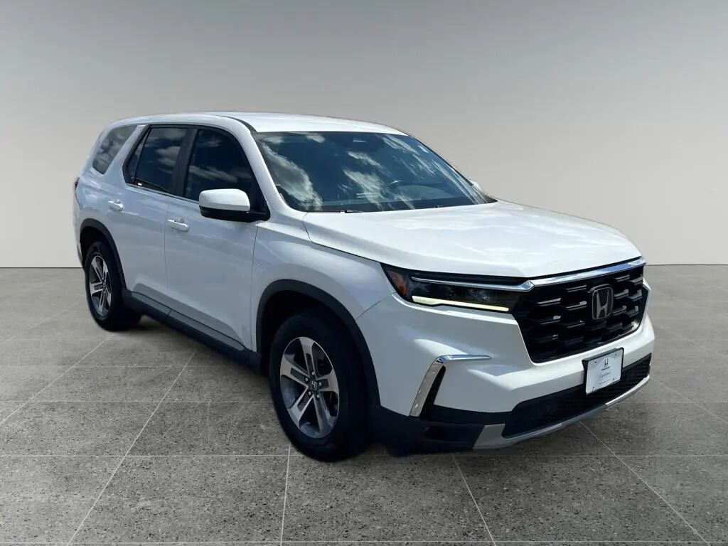 2024 Honda Pilot EX-L w/Rear Captain's Chairs — photo 1 of 39