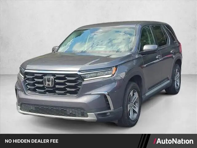 2024 Honda Pilot EX-L w/Rear Captain's Chairs — photo 1 of 13