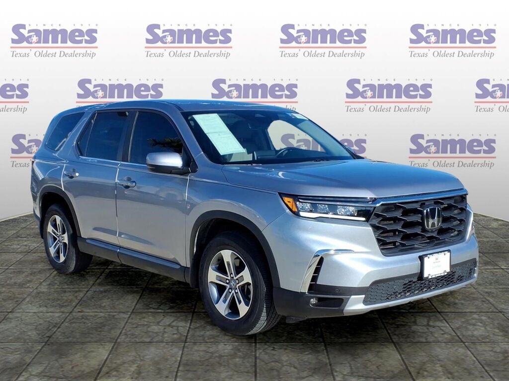 2024 Honda Pilot EX-L w/Rear Captain's Chairs — photo 1 of 13