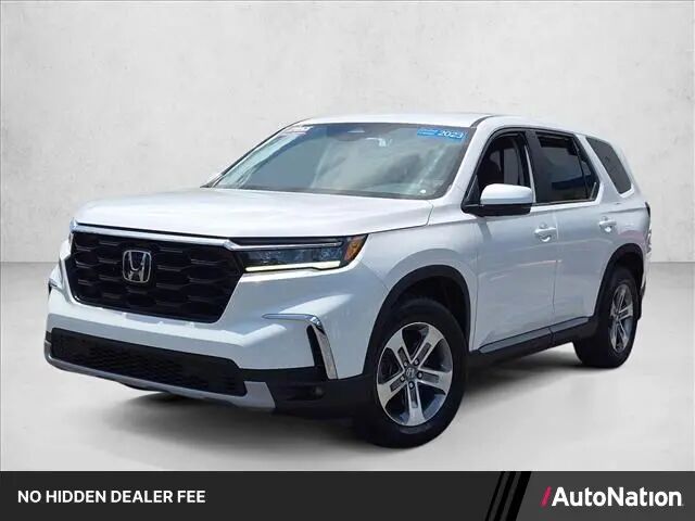 2023 Honda Pilot EX-L w/Rear Captain's Chairs