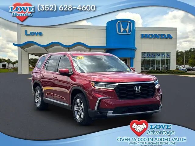 2023 Honda Pilot EX-L w/Rear Captain's Chairs