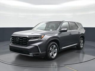 2024 Honda Pilot EX-L w/Rear Captain's Chairs — photo 1 of 13