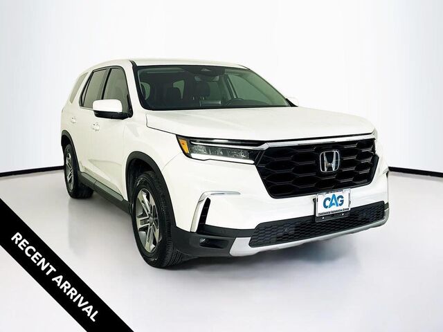 2023 Honda Pilot EX-L w/Rear Captain's Chairs