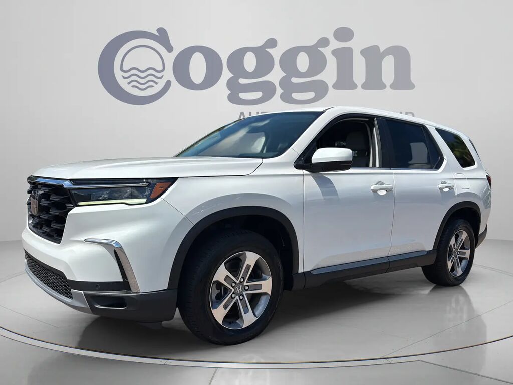 2023 Honda Pilot EX-L w/Rear Captain's Chairs — photo 1 of 13