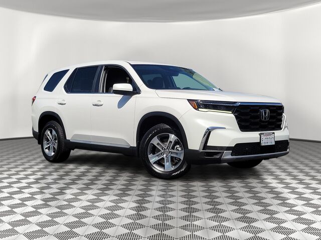 2024 Honda Pilot EX-L w/Rear Captain's Chairs