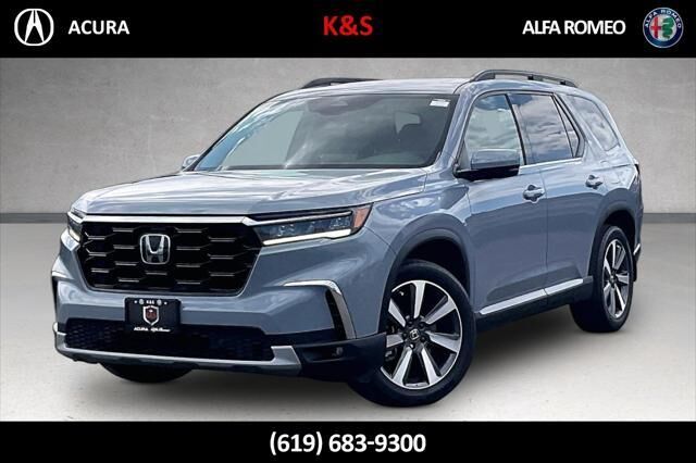 2023 Honda Pilot Touring — photo 1 of 7