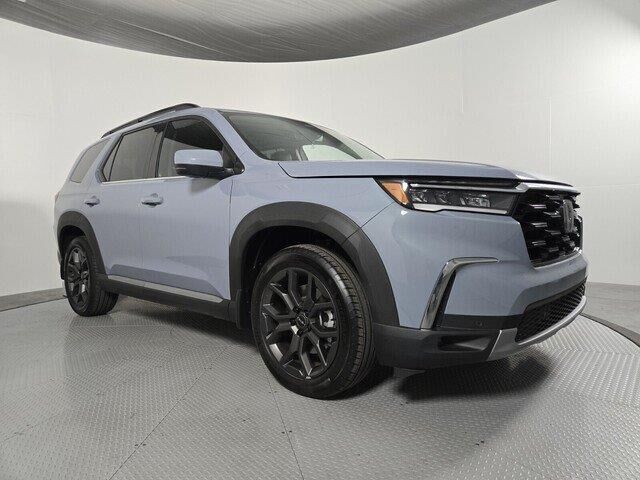 2023 Honda Pilot Touring — photo 1 of 14