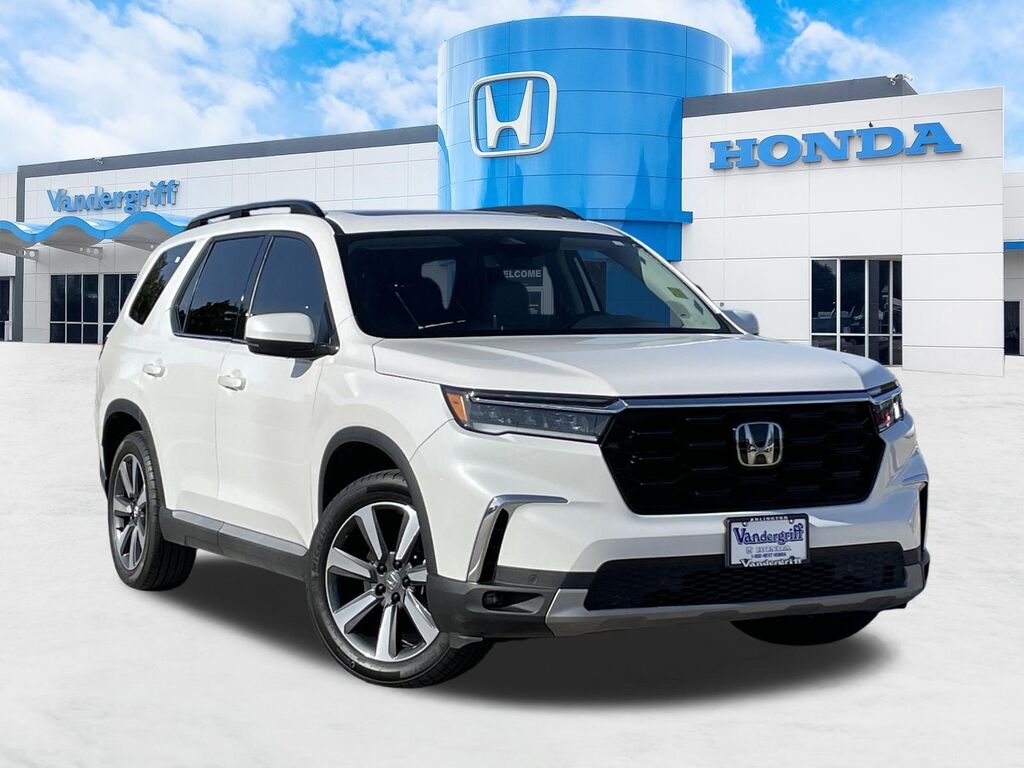 2025 Honda Pilot 2WD Touring — photo 1 of 7