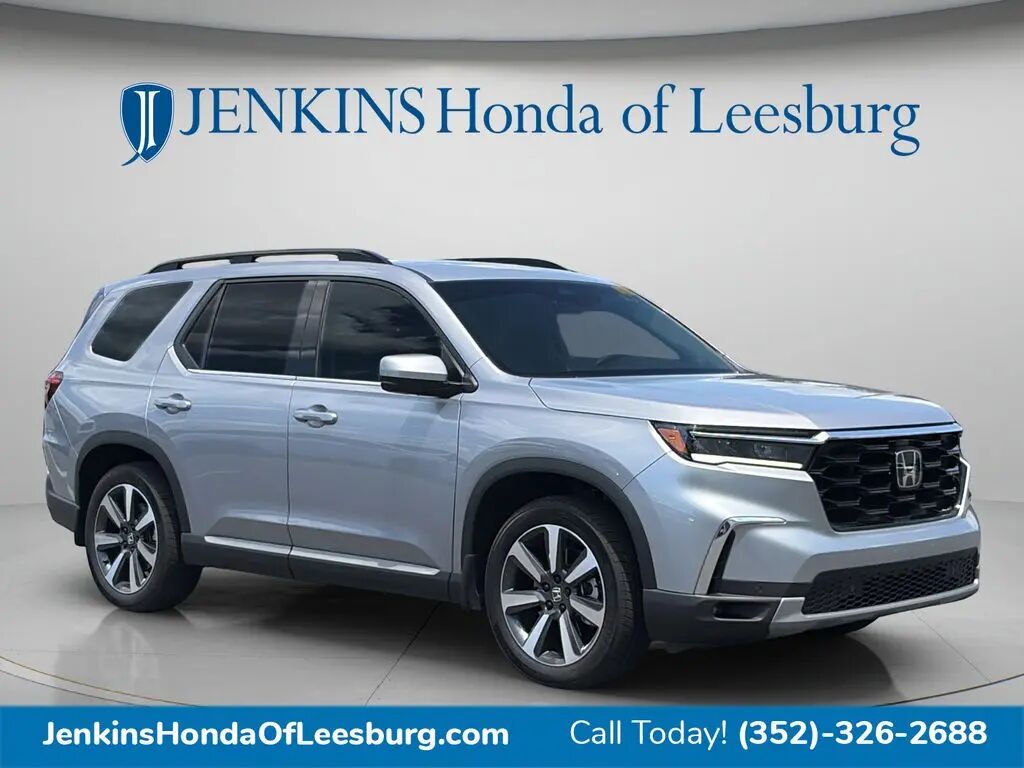2025 Honda Pilot Touring — photo 1 of 3