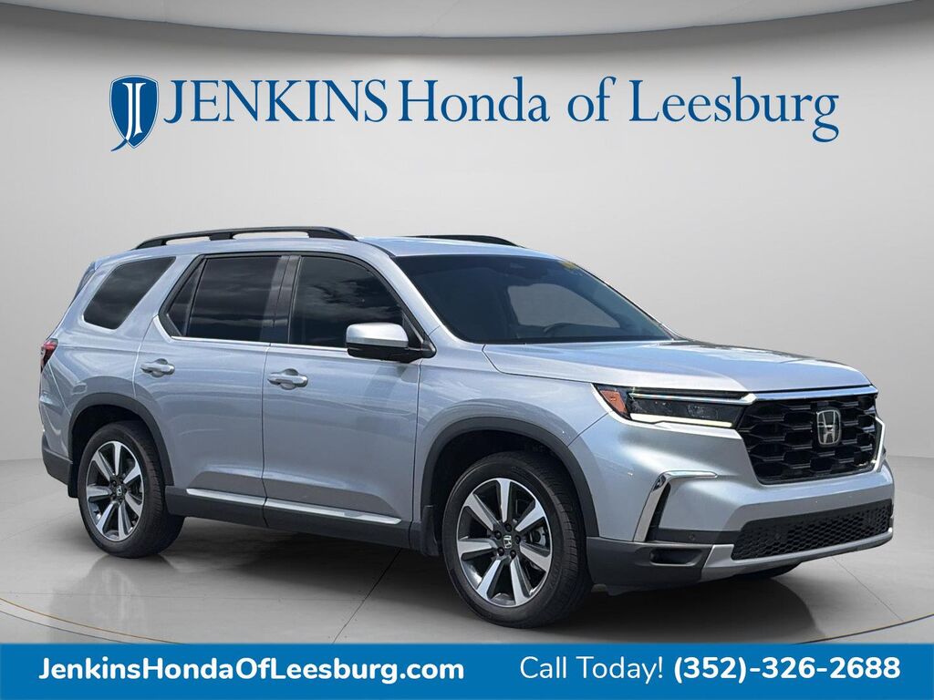 2025 Honda Pilot Touring — photo 1 of 7