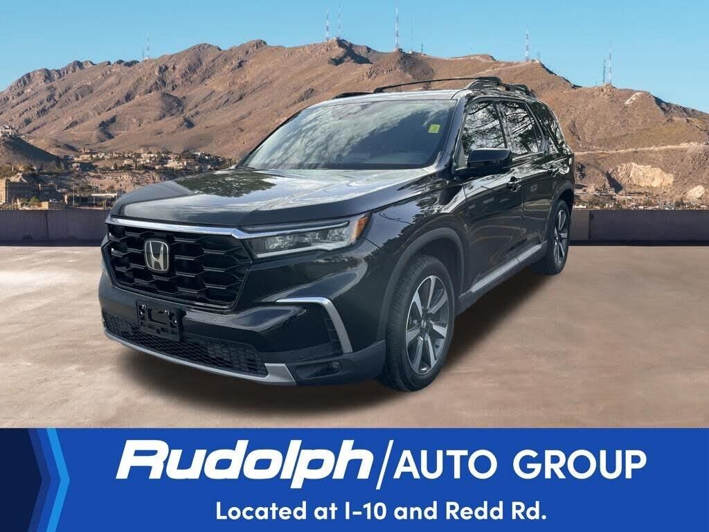 2023 Honda Pilot Touring — photo 1 of 1