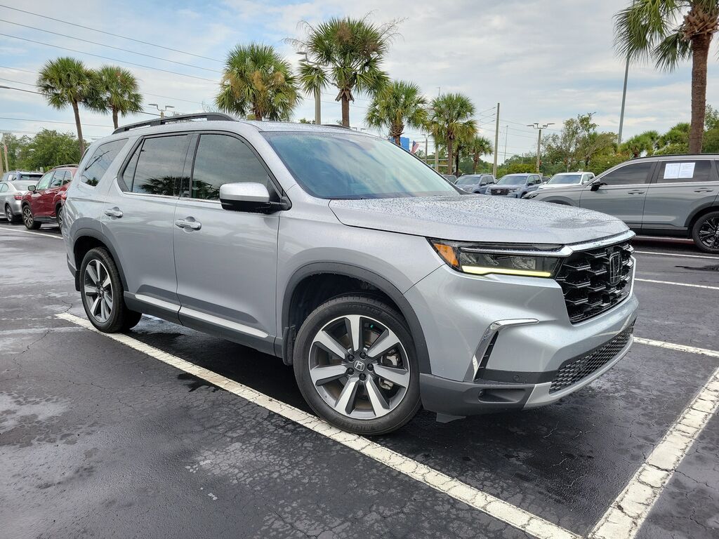 2023 Honda Pilot 2WD TRG — photo 1 of 7