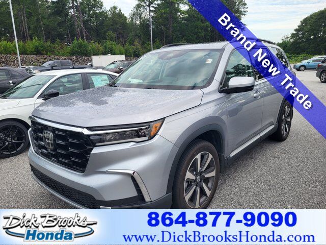 2024 Honda Pilot Touring 2WD — photo 1 of 13