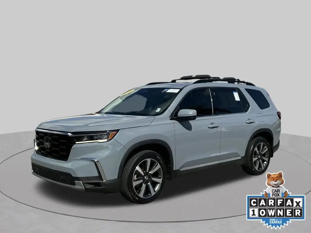2025 Honda Pilot Touring — photo 1 of 13