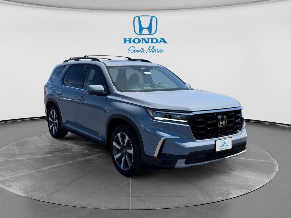 2025 Honda Pilot Touring — photo 1 of 1