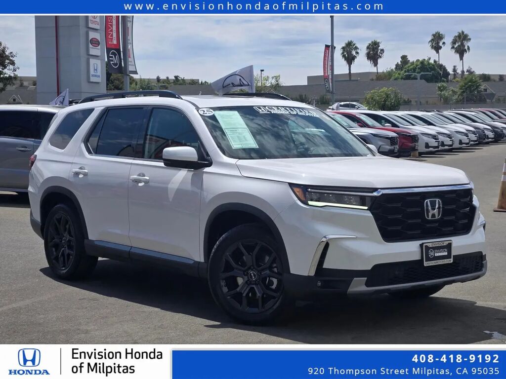 2025 Honda Pilot Touring — photo 1 of 13