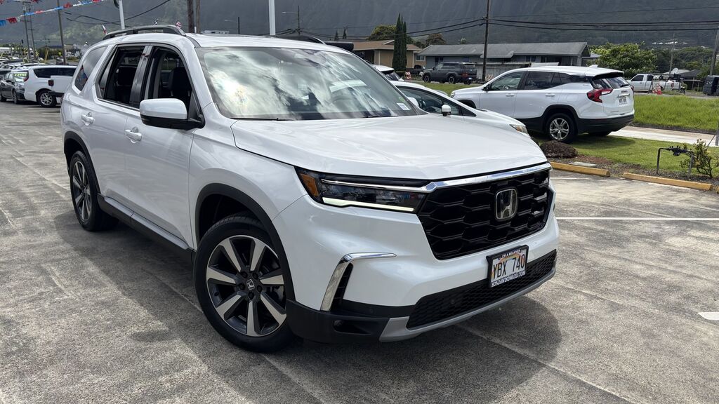 2025 Honda Pilot 2WD Touring — photo 1 of 7