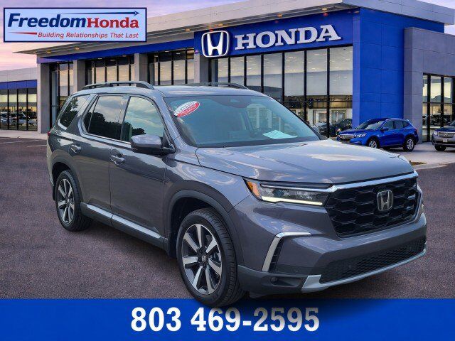 2023 Honda Pilot 2WD TRG — photo 1 of 7