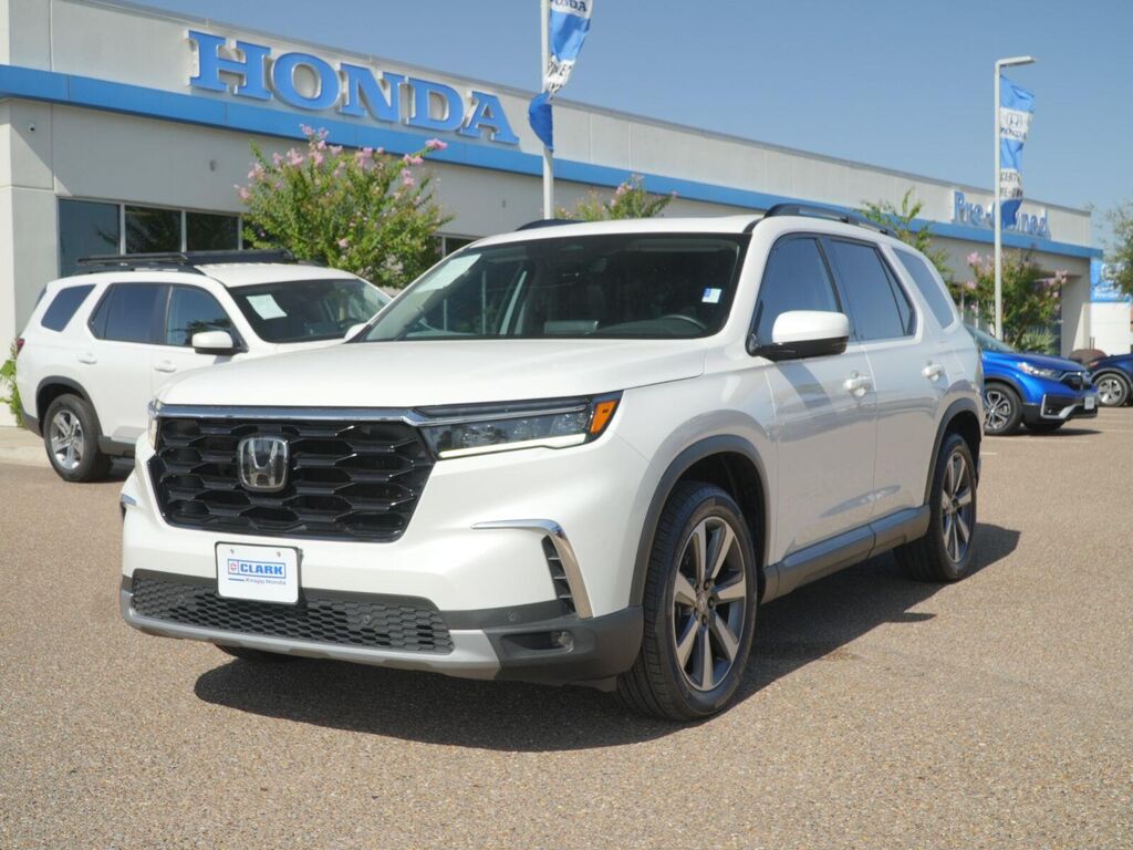 2024 Honda Pilot Touring — photo 1 of 13
