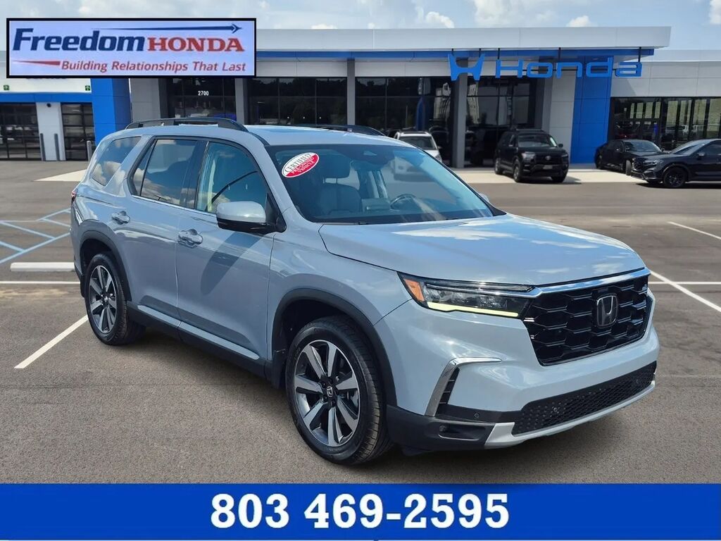 2024 Honda Pilot Touring — photo 1 of 13