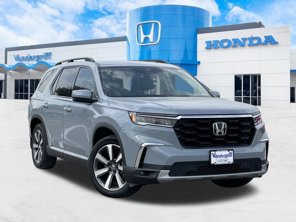 2025 Honda Pilot 2WD Touring — photo 1 of 7