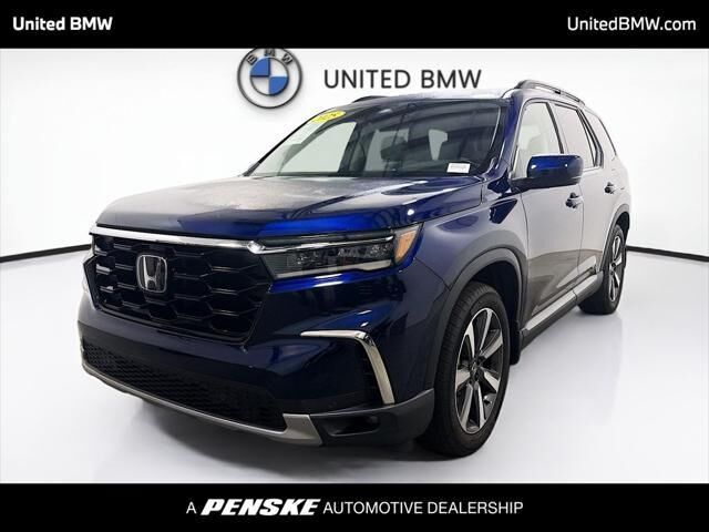2025 Honda Pilot Touring — photo 1 of 13