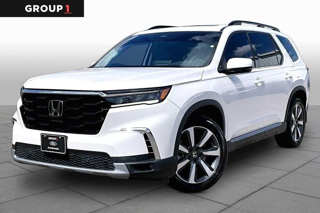 2023 Honda Pilot Touring — photo 1 of 1