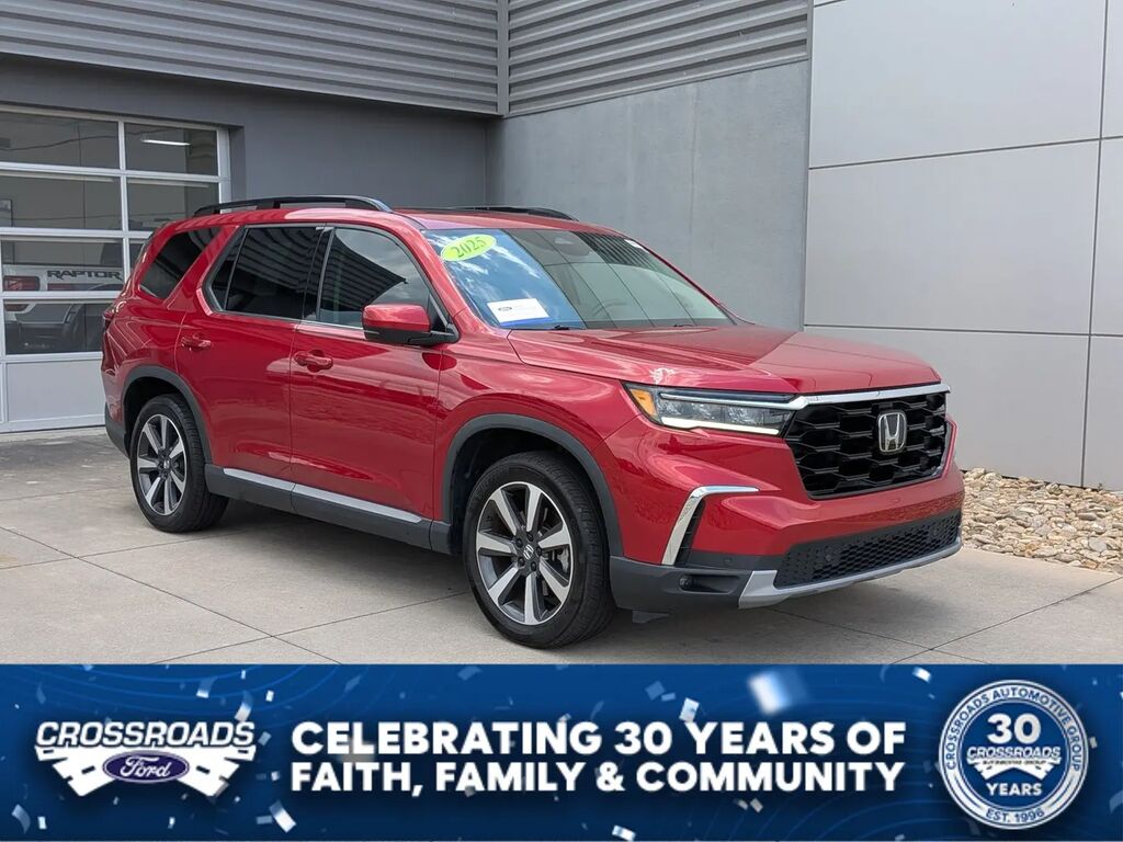 2025 Honda Pilot Touring — photo 1 of 14