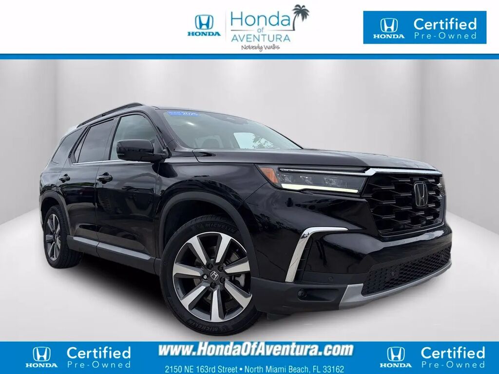 2025 Honda Pilot Touring — photo 1 of 13