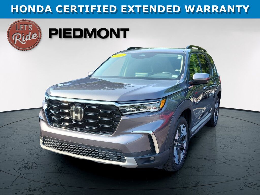 2025 Honda Pilot 2WD Touring — photo 1 of 7