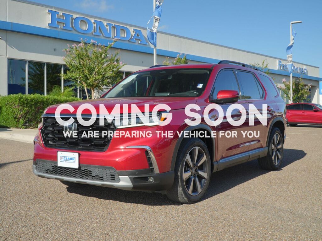 2023 Honda Pilot Touring — photo 1 of 21