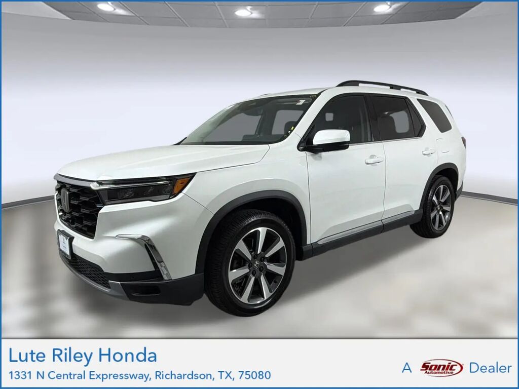 2025 Honda Pilot Touring — photo 1 of 13
