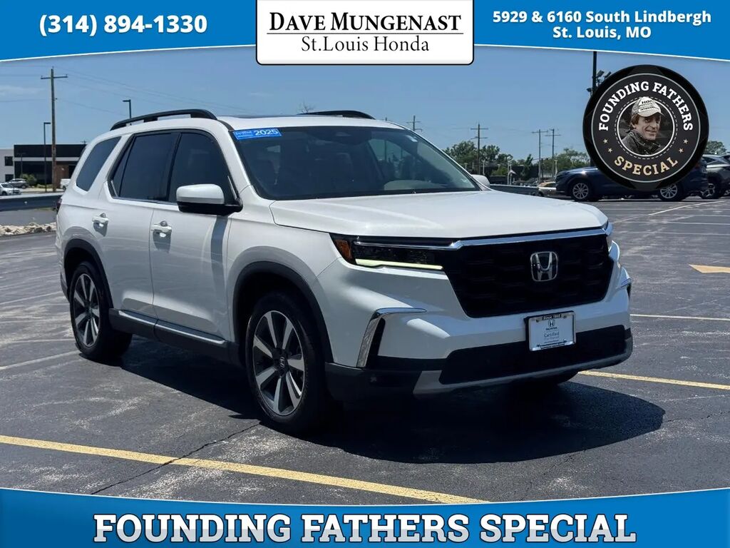 2025 Honda Pilot Touring — photo 1 of 13