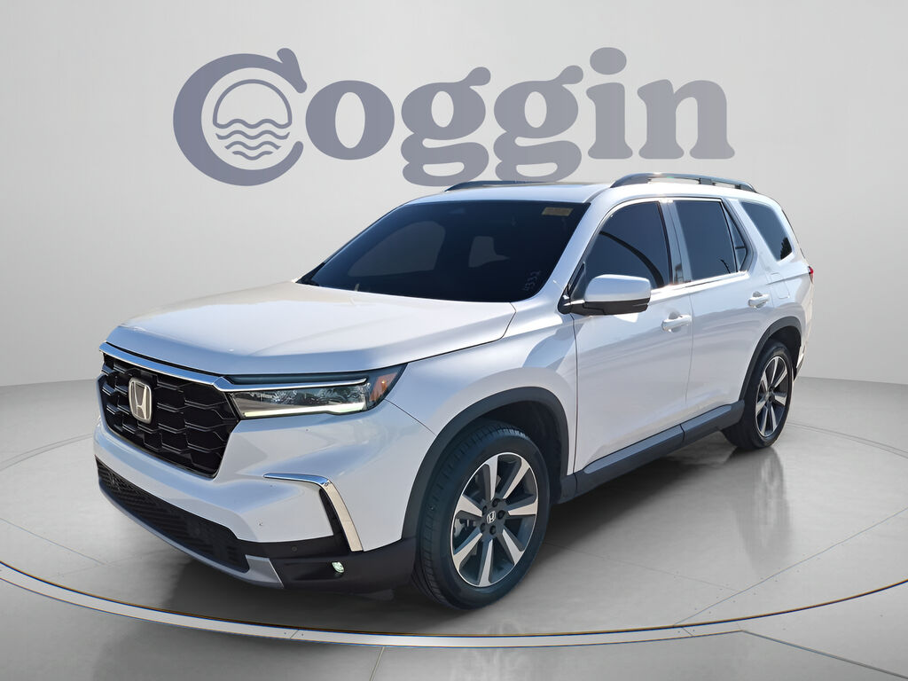 2025 Honda Pilot 2WD Touring — photo 1 of 7