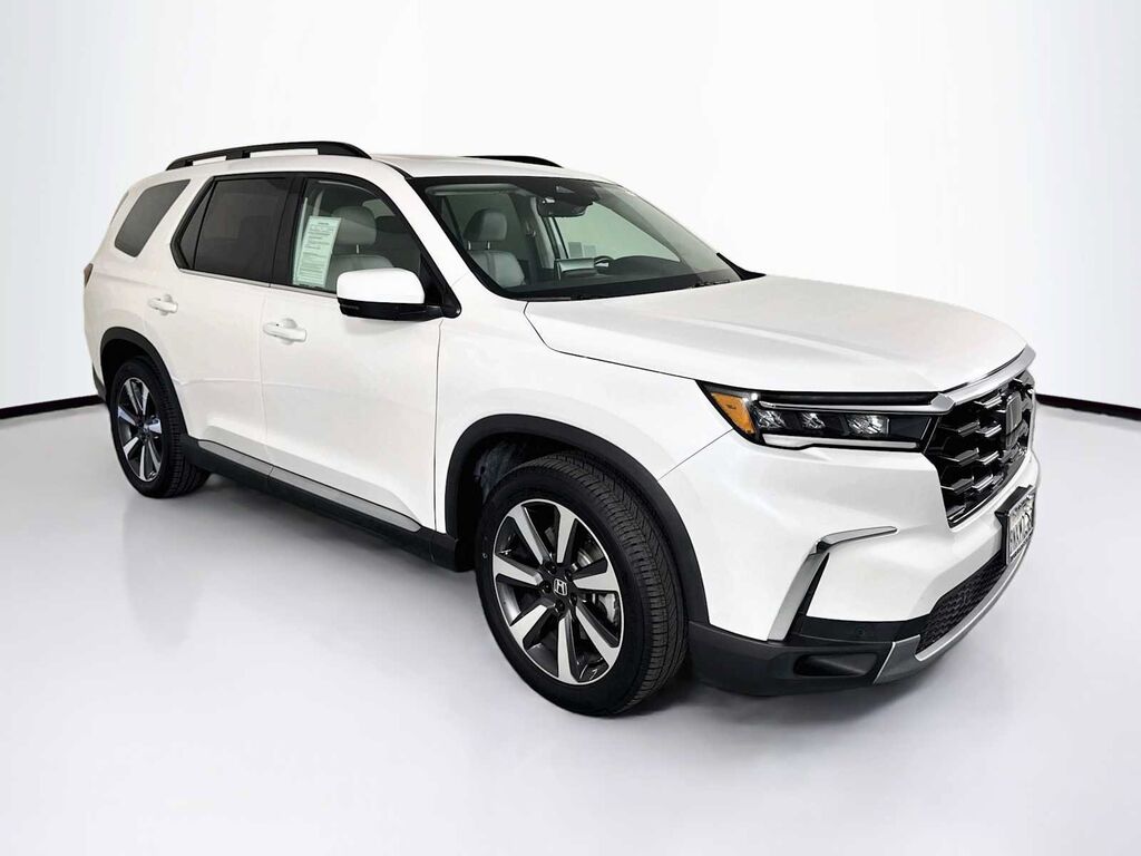 2025 Honda Pilot 2WD Touring — photo 1 of 7