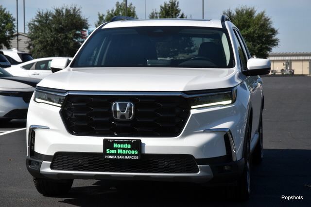 2025 Honda Pilot 2WD Touring — photo 1 of 7