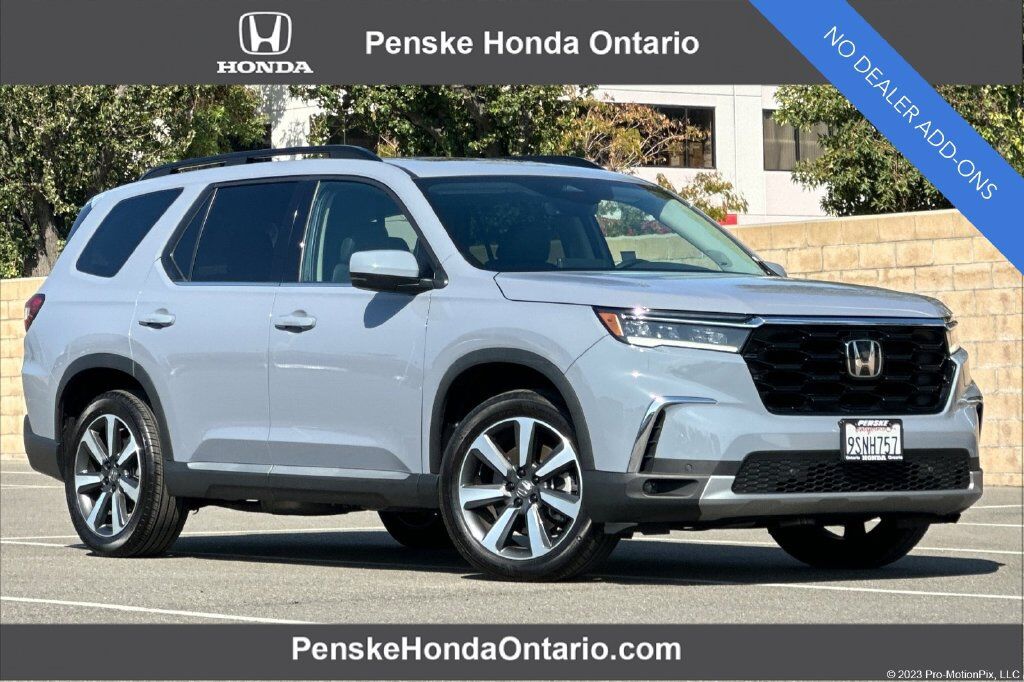 2025 Honda Pilot 2WD Touring — photo 1 of 7