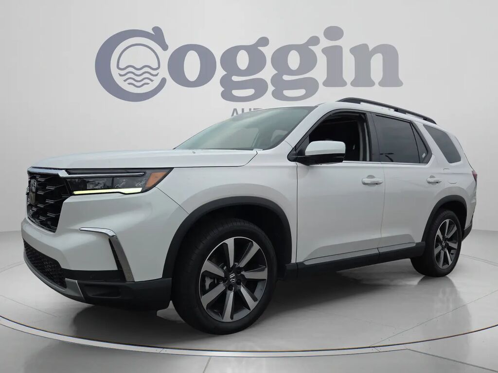 2025 Honda Pilot Touring — photo 1 of 13